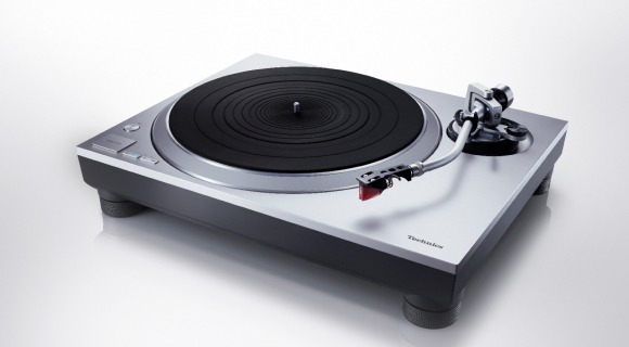 Technics Tunrtable Silver