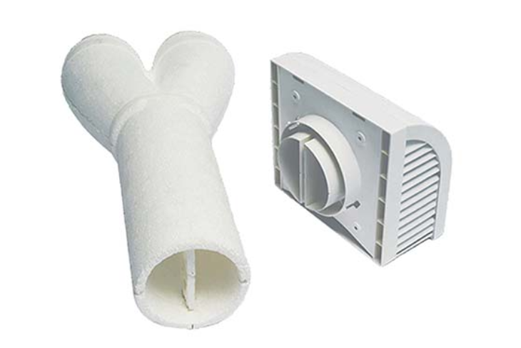 Bouchon de mur extérieur blanc avec doubles tuyaux et un support ventilé séparé.