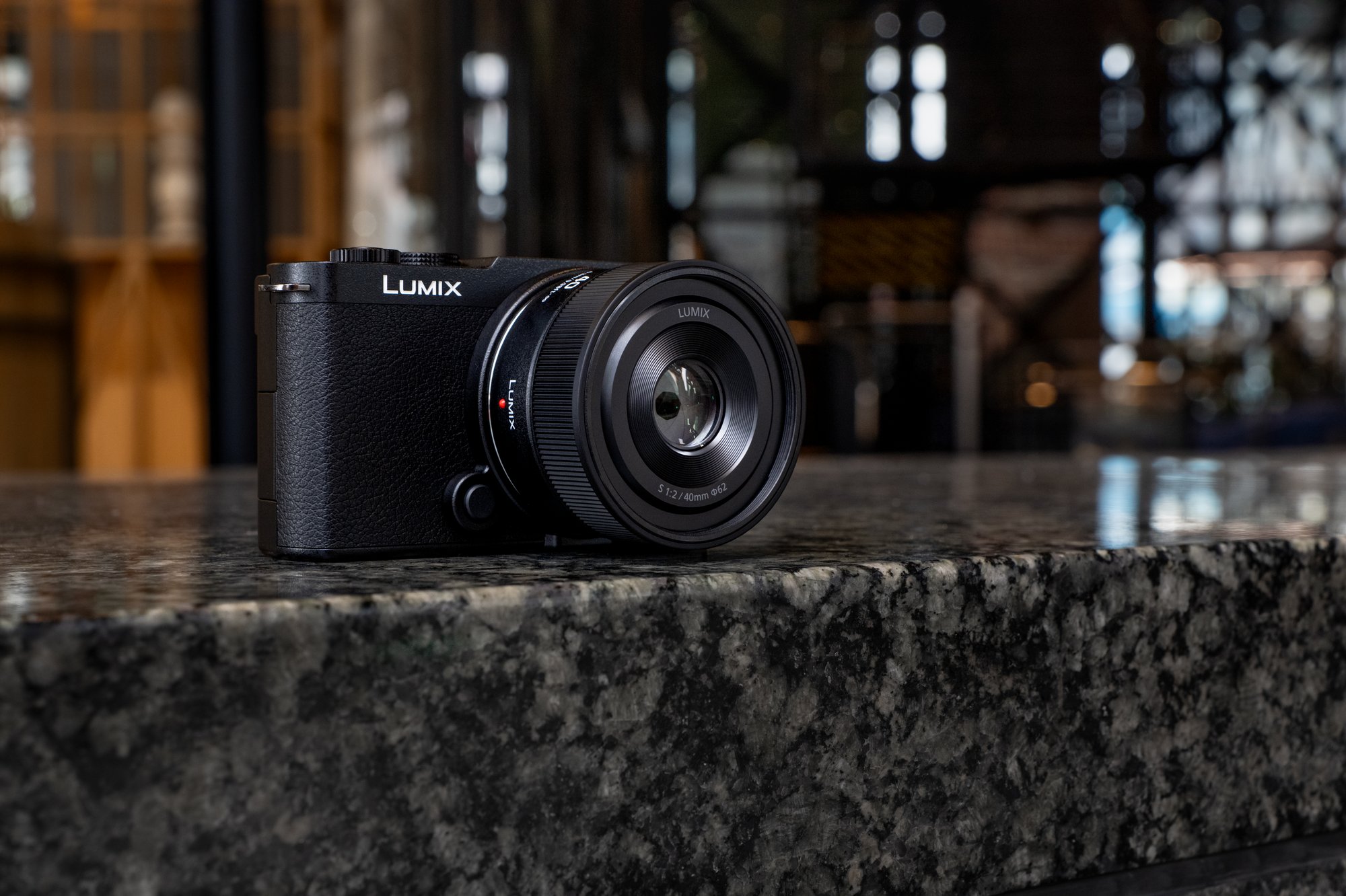 SS40 Lens on dark colour table