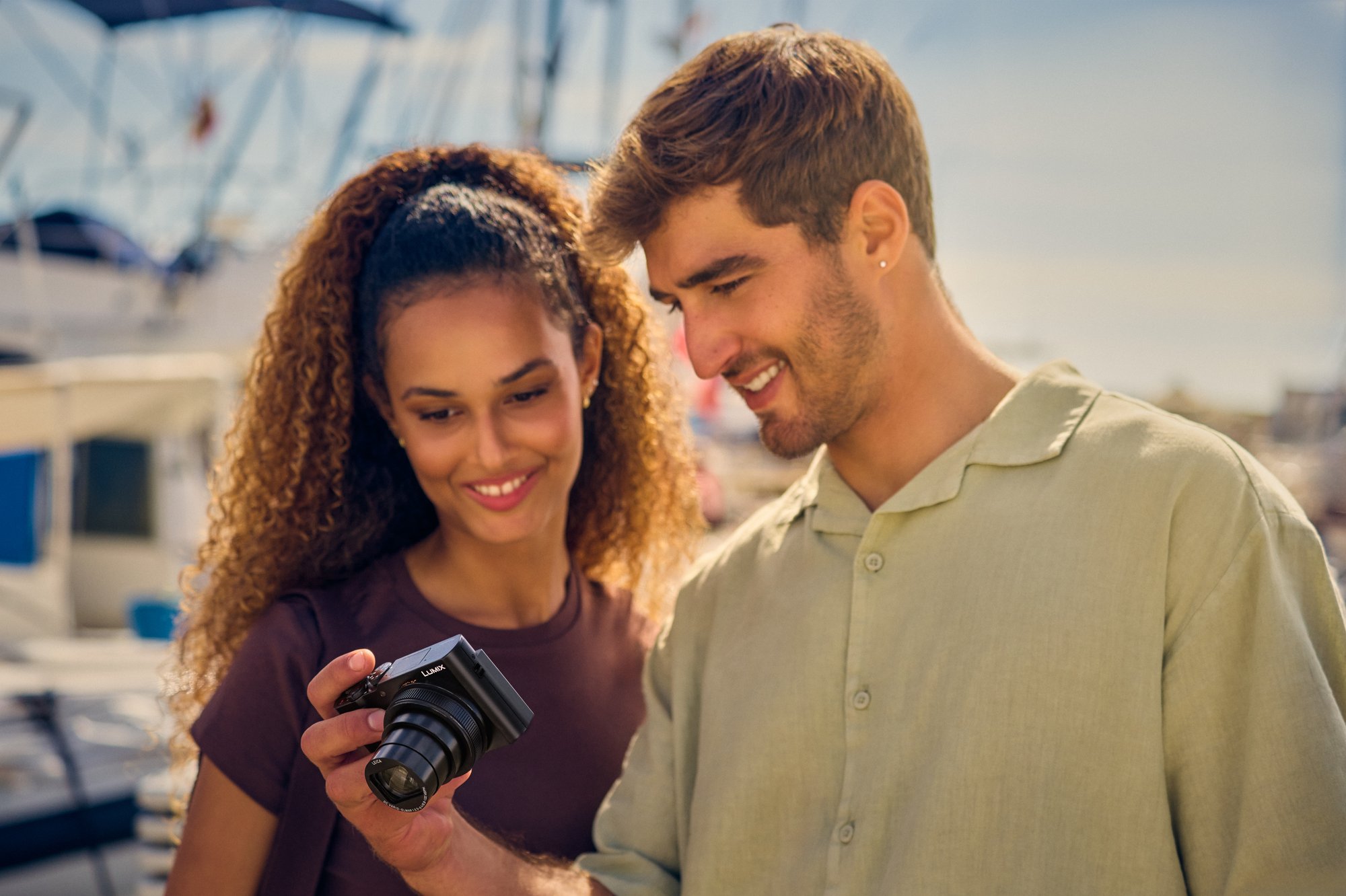 A couple seeing images in DCZS300K