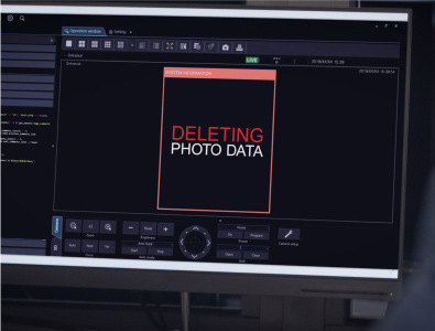 Computer screen reading 'Deleting photo data'