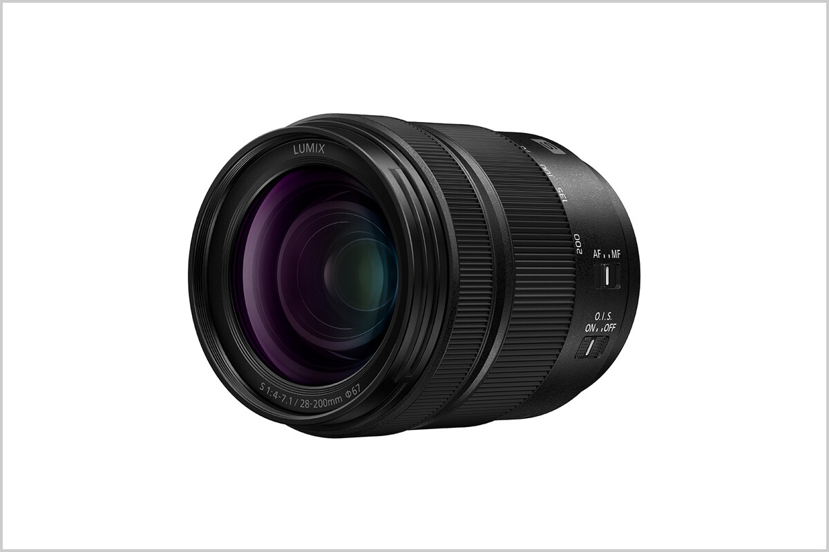 Panasonic Introduces the World's Smallest and Lightest Long Zoom Lens